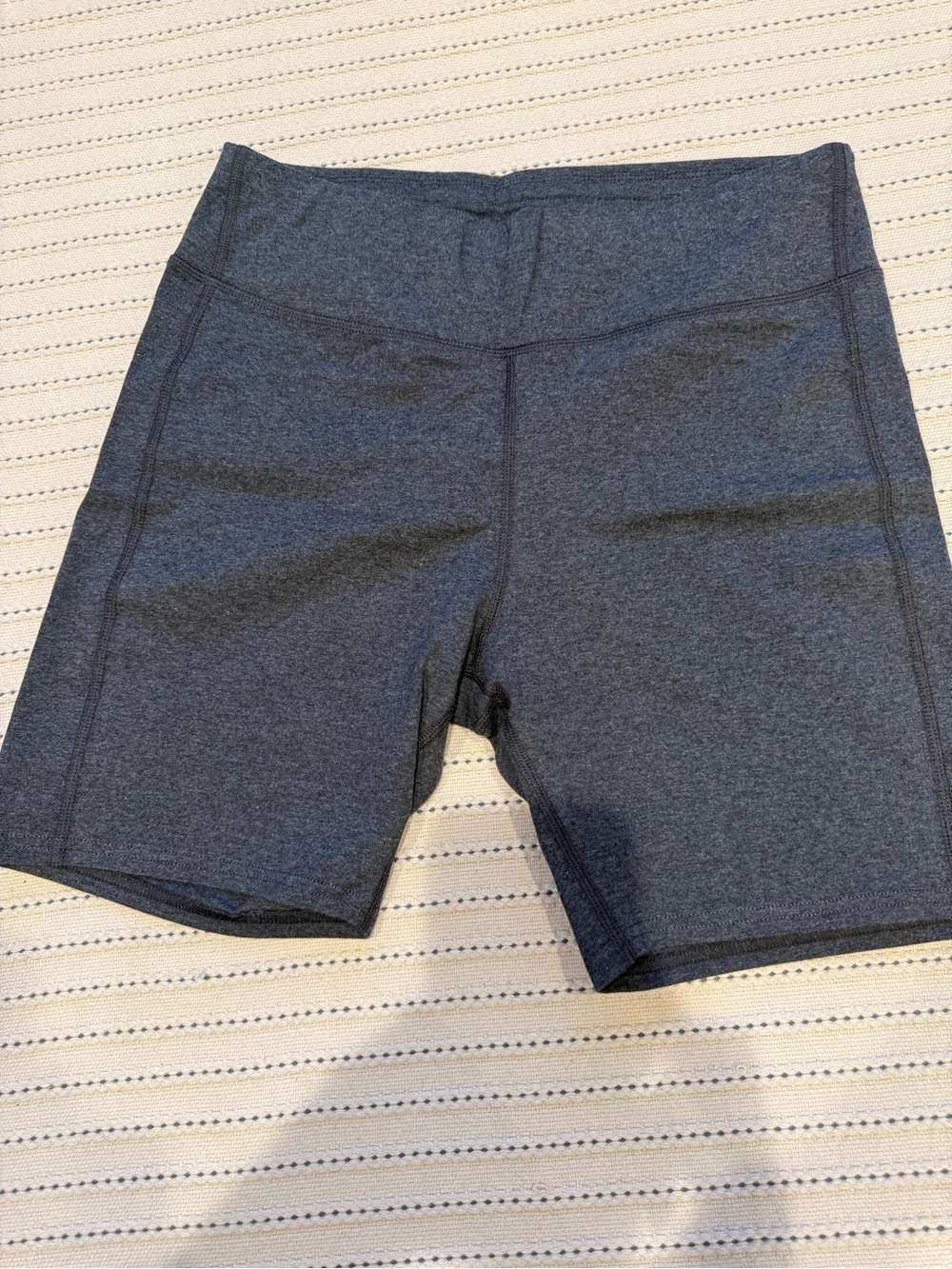 NWOT- PACT ORGANIC WOMENβS BIKE SHORT- LARGE